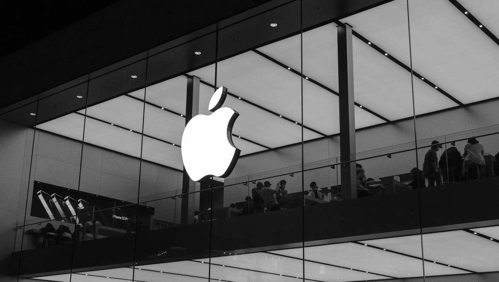 Apple hesabatı iPhone artımı ilə AI strategiyasını eyni anda sınağa çəkir