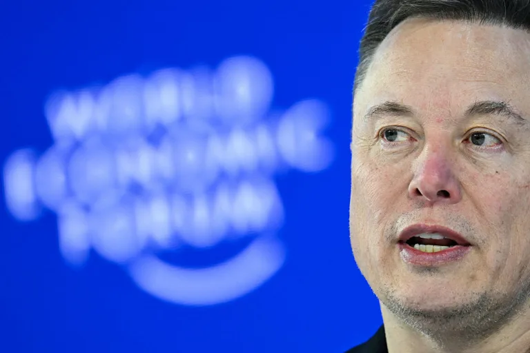 Musk Anthropic-i təriflədi, SpaceX serverlərinə çıxışı saxlayır